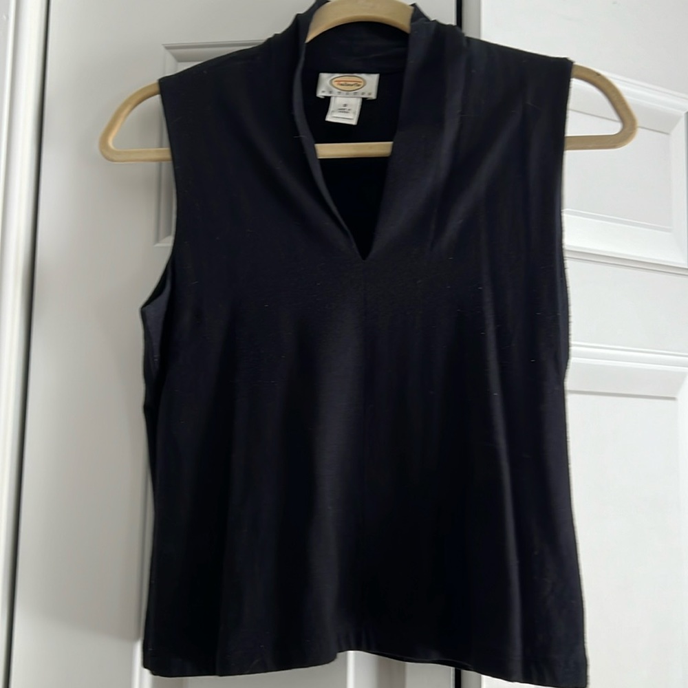 Cute black top